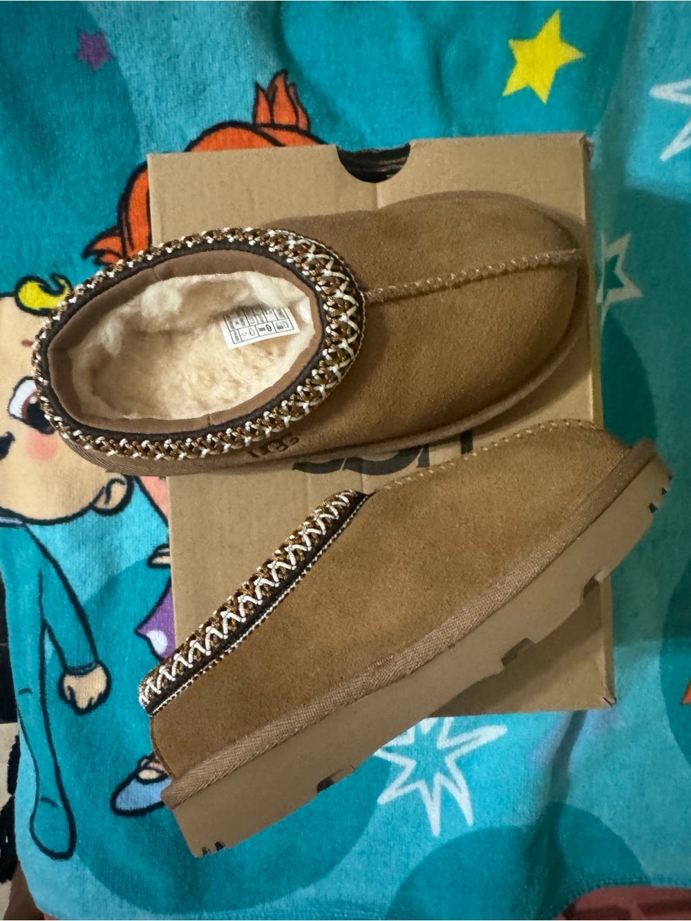 Kids Uggs-Cozy Slip-On Suede Clog - Tan